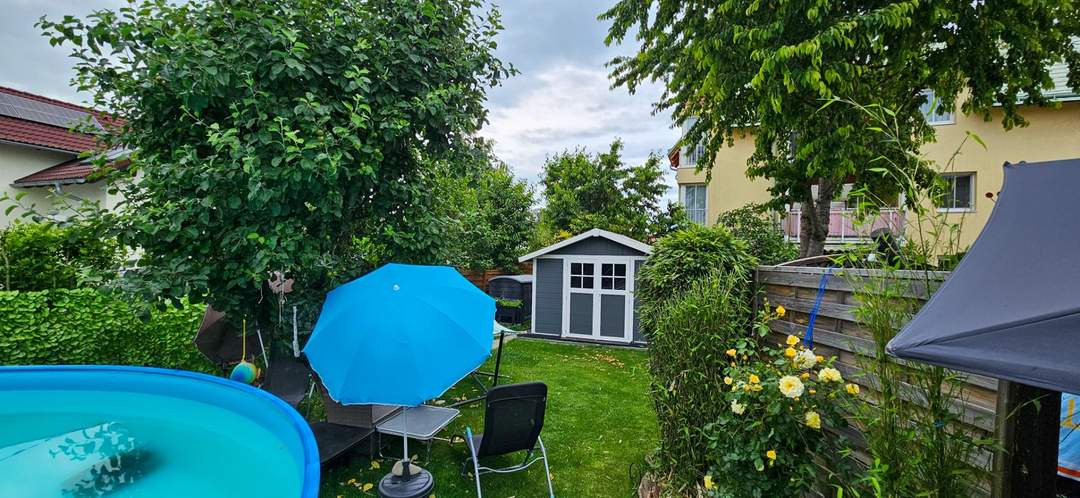 Reiheneckhaus mit Gartenidylle, Pool und moderner Ausstattung