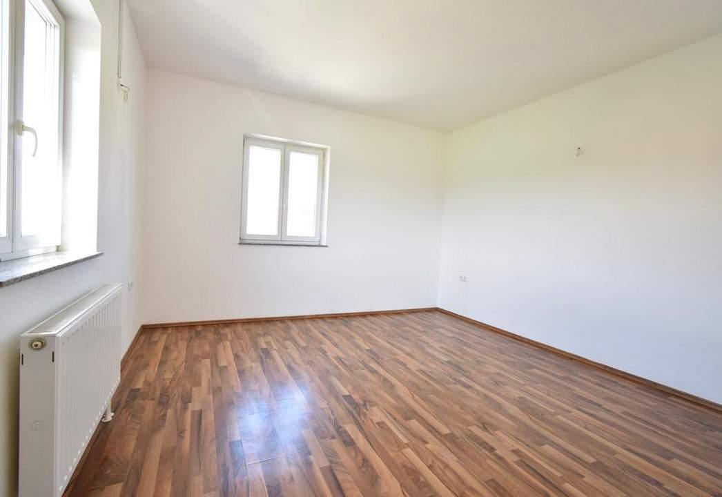 Sonnige 2-Zimmer-Wohnung mit Küche in zentraler Lage! Nähe BMW, SKF!!