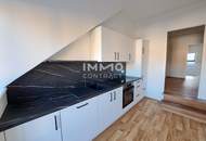 Dachgeschoßwohnung im Altbau: Erstbezug nach Sanierung mit Balkon und Einbauküche!
