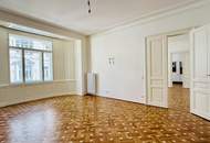 Erstbezug nach Sanierung - Stilaltbauwohnung mit kleinem Balkon