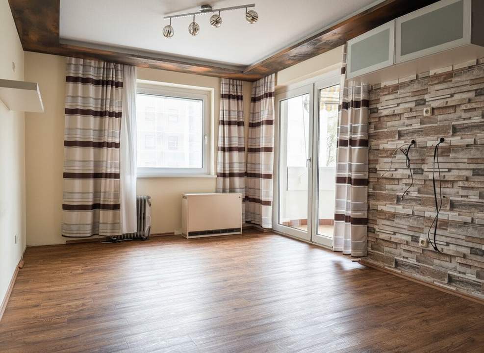 Große 4-Zimmer Wohnung im 2. Stock mit Loggia und Tiefgarage