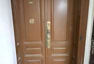 Gestalten Sie Ihren Wohntraum! Sanierungsbedürftige 2-Zimmer-Altbauwohnung mit viel Potenzial & hervorragender öffentlicher Anbindung an die U1 & U2 - schnell zugreifen!