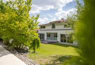 Villa voll unterkellert mit Poolhaus in absoluter Ruhelage