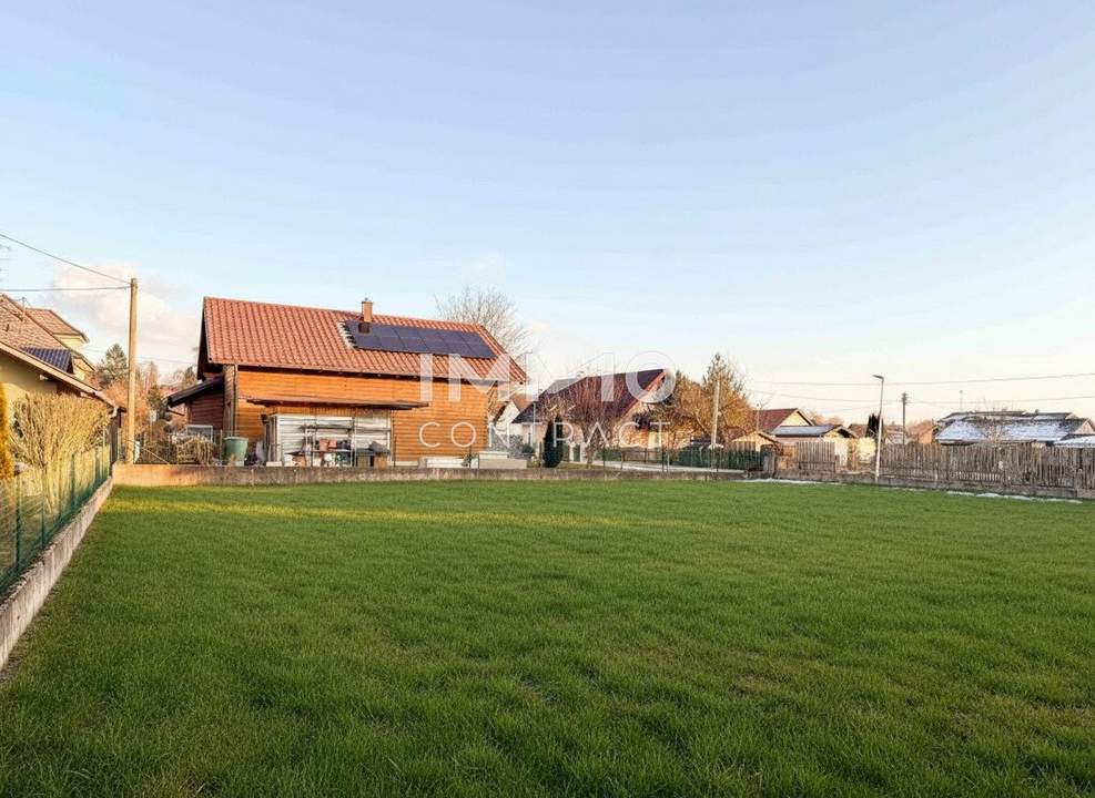 Quadratisches Grundstück mit verschiedenen Optionen!