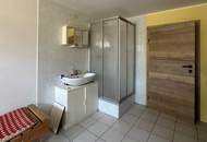 Großzügiges Einfamilienhaus mit Pool und Sauna im Grünen