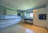 Mehrfamilienhaus mit Park