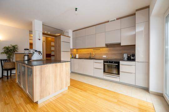 Hochwertige 3-Zimmer-Wohnung mit Tischlerküche, 160 m² Eigengarten, Terrasse und Garage in ruhiger, grüner Lage!, Wohnung-miete, 1.250,00,€, 4421 Steyr-Land