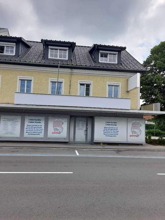 Perfekte Sichtbarkeit - günstiges Geschäftslokal / Büro mit großen Auslagen!