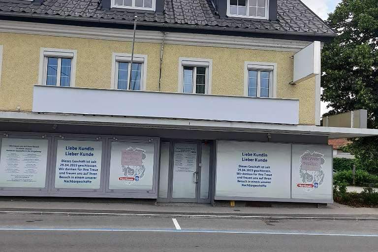 Perfekte Sichtbarkeit - günstiges Geschäftslokal / Büro mit großen Auslagen!, Gewerbeobjekt-miete, 1.548,00,€, 4300 Amstetten