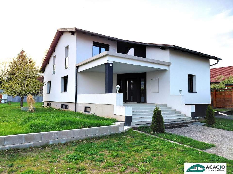 Elegantes Einfamilienhaus mit großzügigem Garten, Terasse und Garage