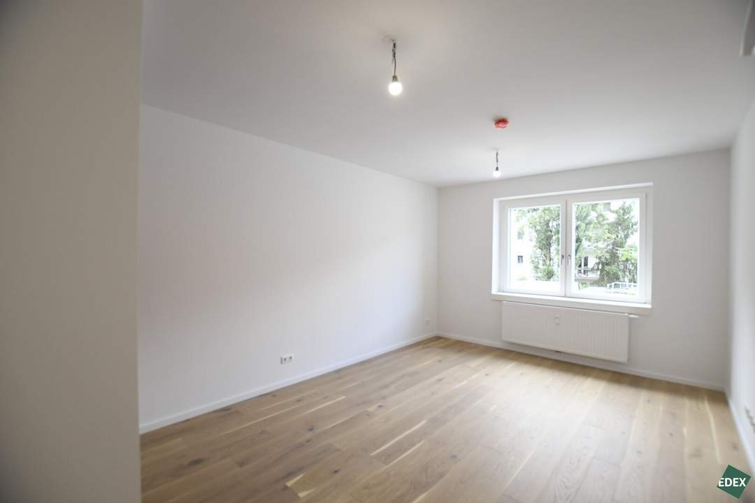 Erstbezug nach Sanierung: Schöne 2 Zimmer-Wohnung mit separater Küche