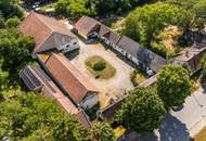 "Großzügiges Grundstück mit Pferdehof und sanierungsbedürftigem Haus – nur Minuten von Wien entfernt"