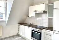 Originale ALTBAU - DG WOHNUNG - 2 Zimmer - NIBELUNGENVIERTEL