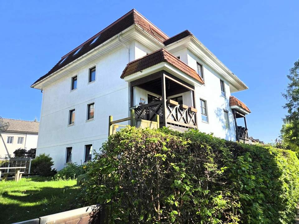 Zauberhafte 4-Raum-Aussichtswohnung mit Balkon und Tiefgaragenstellplatz
