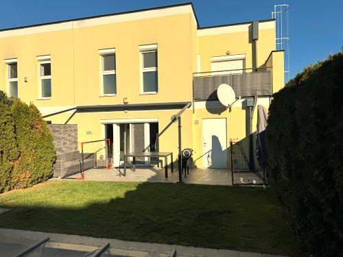 "Modernes Eckreihenhaus mit Garage und Pool!"