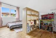 Neuwertiges Einfamilienhaus mit überdachter Terrasse und großzügiger Garage