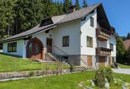 Großzügiges Wohnhaus am Dorfrand mit Nebengebäude