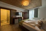 Einzigartige Traditions- Gastronomie, Zimmervermietung und Fischteich. Das topsanierte "Wanderl" bietet Renditen von 8-10% jährlich