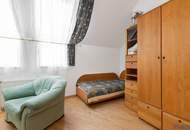 RESIDIEREN BEIM ROTEN BERG II GARAGE II SAUNA II NEUE PV-ANLAGE II 6 ZIMMER II 4 BÄDER II 54m² WOHNZIMMER MIT KAMIN II 2 TERRASSEN II BALKON II GARTEN II GROSSER KELLER