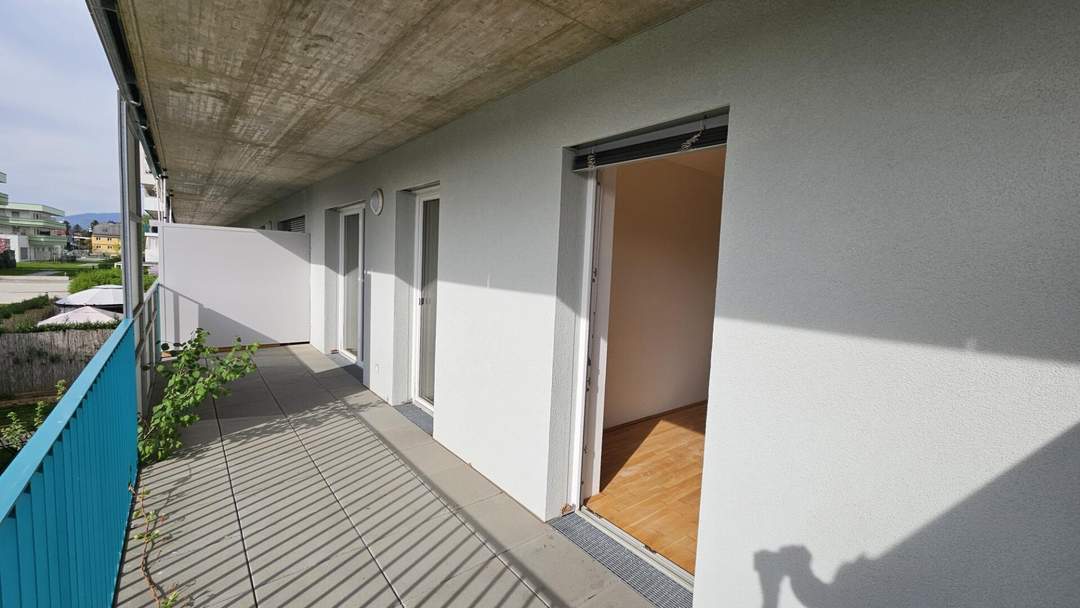 UNBEFRISTET! großzügige und sonnige 3-Zimmer-Wohnung mit großem Balkon und Küche!