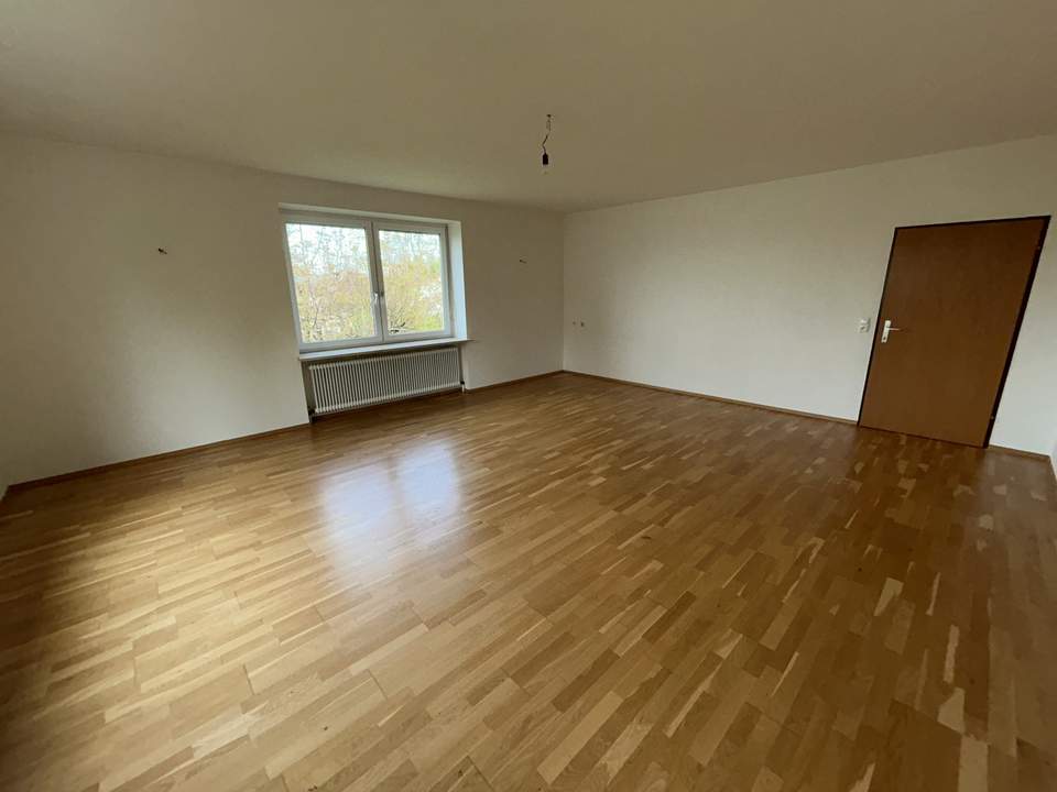 Großzügige Familienwohnung mit Balkon und guter Verkehrsanbindung