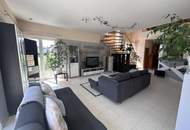 Tolles Zweifamilienhaus mit Einliegerwohnung, sonniger Terrasse, Keller, Doppelgarage und Pool!