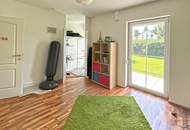 Familienidylle im Grünen: Modernes 6-Zimmer-Haus mit Garten und Anlage