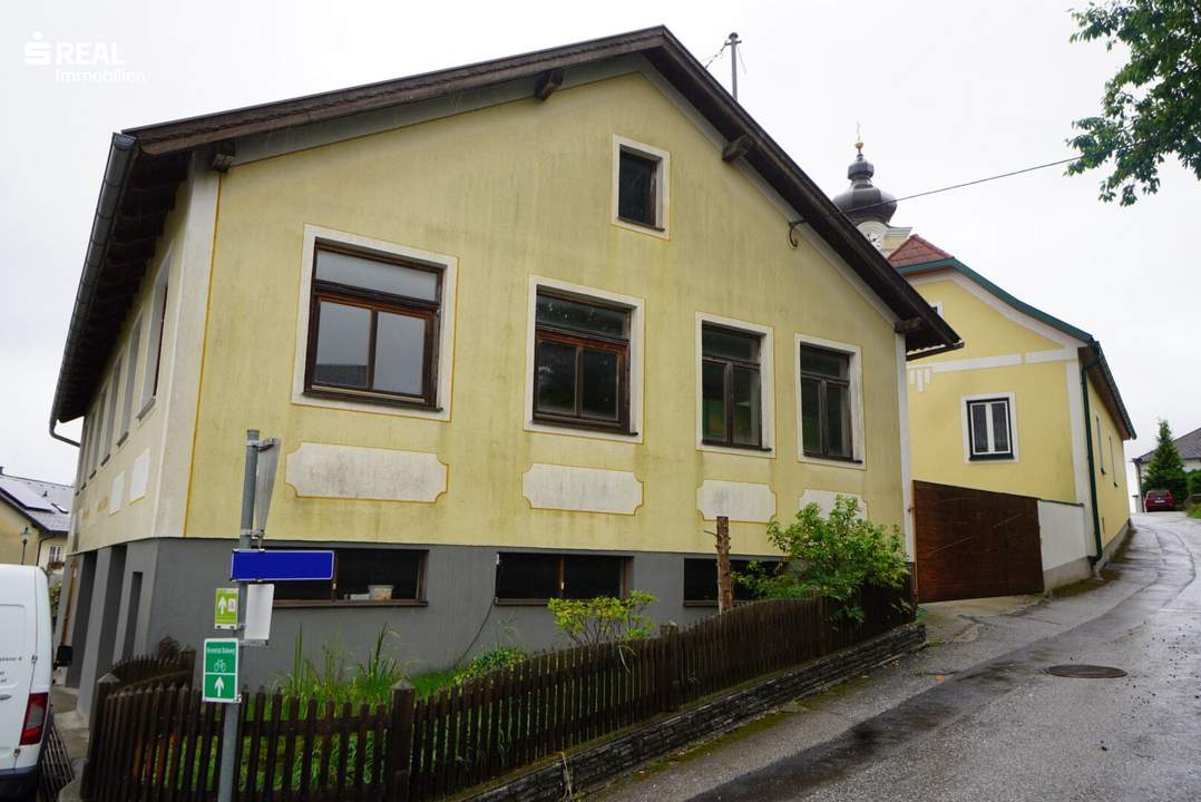 Wohnhaus mit großzügiger Mehrzweckhalle (ehem. Tischlerei)