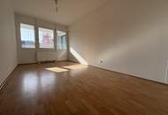 Charmante 2-Zimmer-Wohnung mit Loggia in ruhiger Innenhoflage