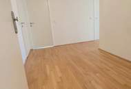 Familienwohnung mit Weitblick | 4 Zimmer, 20 m² Loggia, Spielplatz, Sauna & Outdoorküche