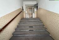 Altbau-Villa mit prunkvoller Fassade in Knittelfeld zur Sanierung mit Garten und Parkplatzmöglichkeiten