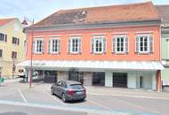 Der Platzhirsch, eine Geschäftsfläche mit Auslagenfläche und eckförmiger Fensterfront im Stadtzentrum