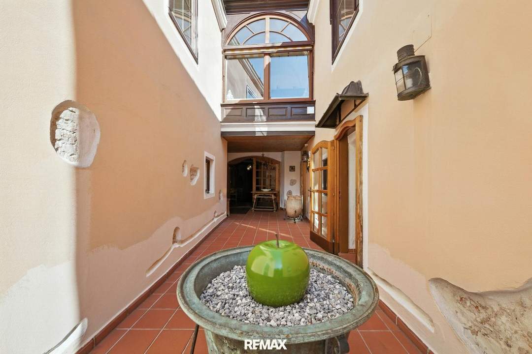 UNIQUE RESIDENCE IN THE HEART OF KREMS' OLD TOWN!
