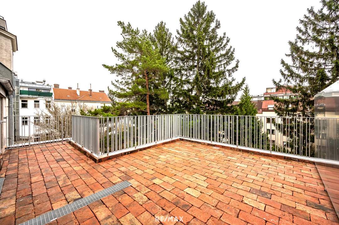 GARTENSEITIGE GROSSE TERRASSE | ERSTBEZUG | RAUMHÖHE BIS ZU 3,10 M | PROVISIONSFREI