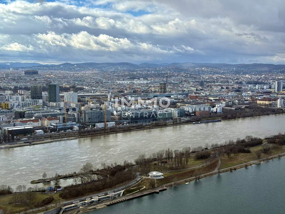 Sonnenuntergang und Stephansdom Blick: 48. Etage DC2 Tower - Erstbezug