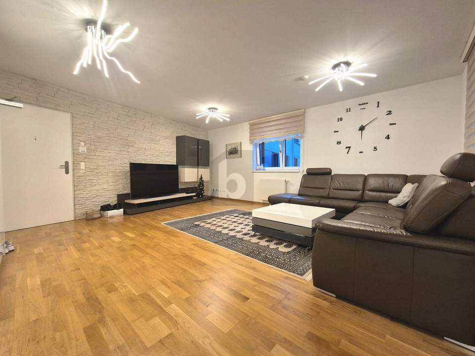 EXKLUSIV MIT SONNIGER LOGGIA & HOCHWERTIGER EINRICHTUNG