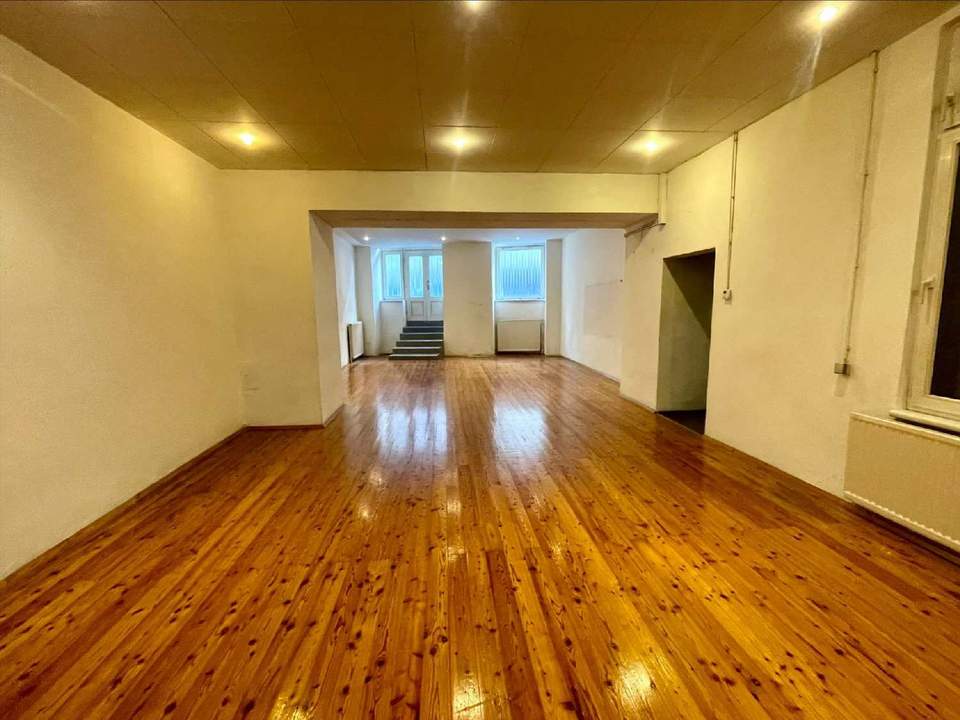 Vielseitiges Geschäftslokal an der Linken Wienzeile mit direktem Straßenzugang zu mieten