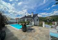 Hinterbrühl: Urlaubsfeeling in extravaganter Doppelhaushälfte