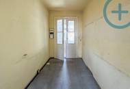 Sanierungsbedürftige 2 Zimmer Wohnung