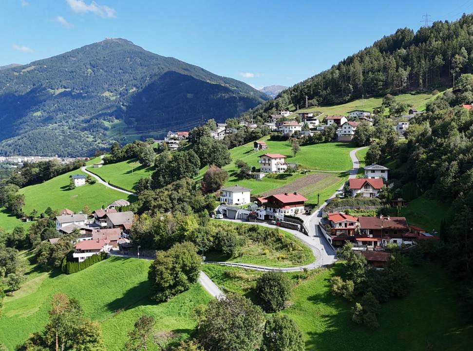 Raum für Ideen auf rund 300 m² – Baugrundstück in Landeck!