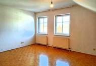 Schöne Dachgeschosswohnung mit Gartennutzung für ruhesuchende Mieter - PROVISIONSFREI