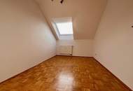 Helle 4-Zimmer-Dachgeschosswohnung mit Terrasse &amp; TG-Platz