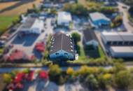 Gepflegte Gewerbehalle mit Büros und Abstellflächen