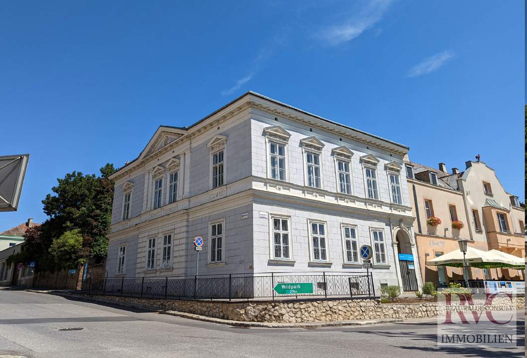 „Wohnung in einer Gründerzeitvilla am Hauptplatz: Ihre Wohnung mit Zukunftspotenzial“