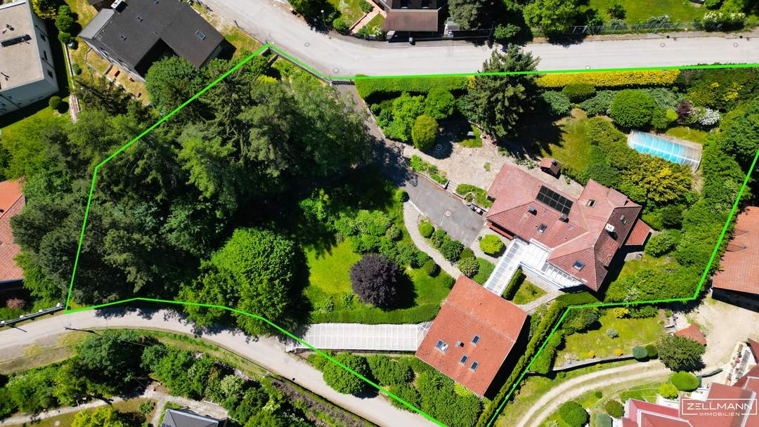 BAUGRUNDSTÜCK IN MAUERBACH – 4.242 m² IN RUHIGER HANG- UND GRÜNLAGE MIT ENTWICKLUNGSPOTENZIAL | MIT ALTBESTAND | ZELLMANN IMMOBILIEN