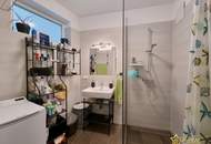 SENSATIONSPREIS! LICHTDURCHFLUTETE DACHGESCHOSSWOHNUNG MIT TERRASSE, TIEFGARAGENPLATZ &amp; PERFEKTEM GRUNDRISS – NUR 400 METER BIS WIEN!