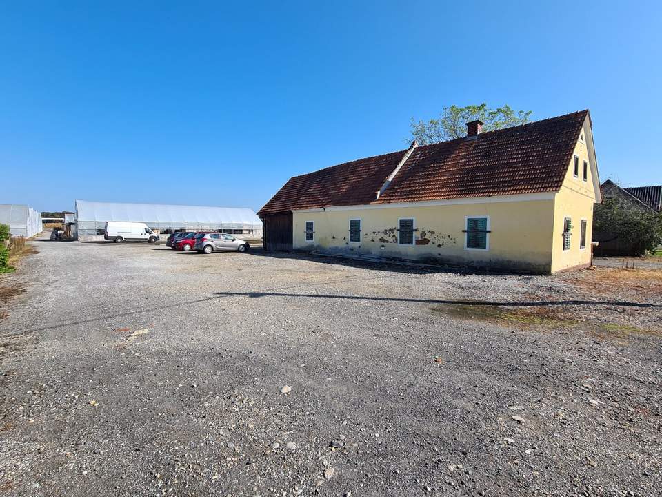 Altes baufälliges Bauernhaus mit freistehendem Büro- Baucontainer im Bauland in guter Lage!