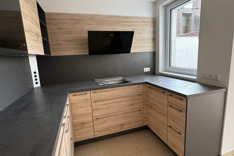 Modernes Doppelhaus in Niedrigenergiebauweise – Grünruhelage nahe Mühlwasser + KFZ-Stellplatz direkt beim Haus, Haus-miete, 2.390,00,€, 1220 Wien 22., Donaustadt