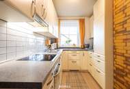 Stilvolles Ein- Zweifamilienhaus mit Doppelgarage und großen Garten