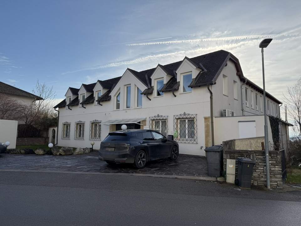 repräsentative Büroräumlichkeiten in Zentrumsnähe mit Parkplätzen zu vermieten